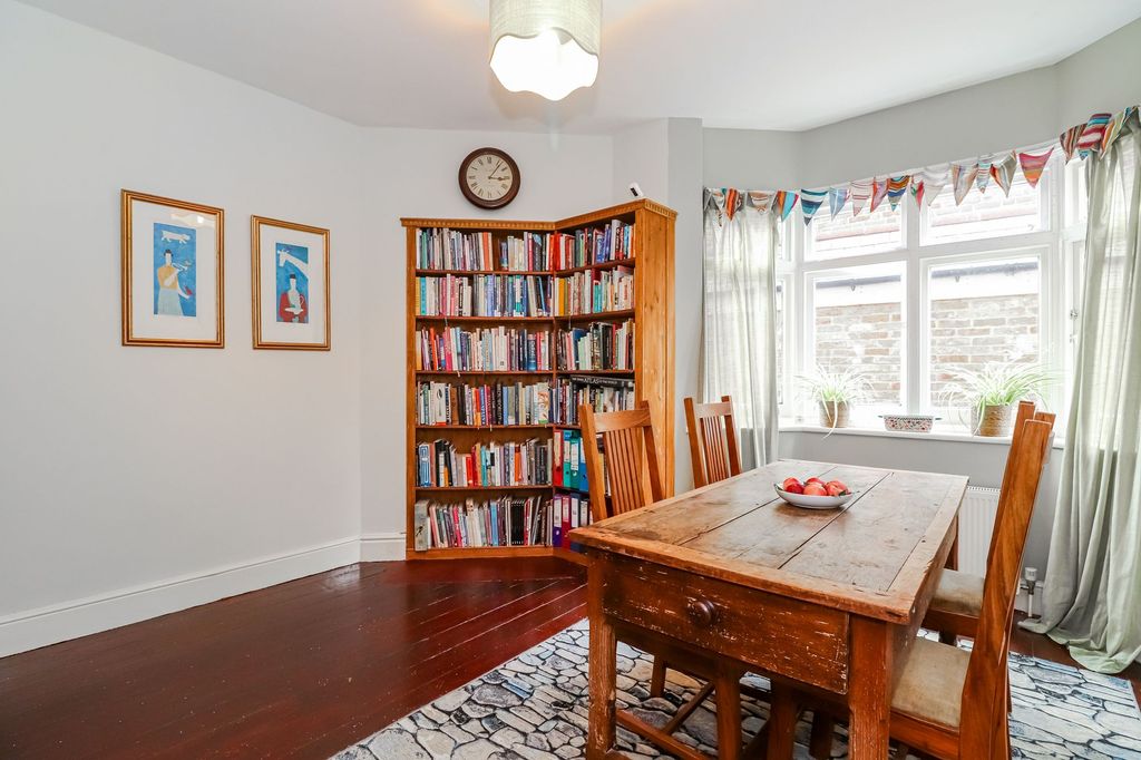 Property photo 3 of 25