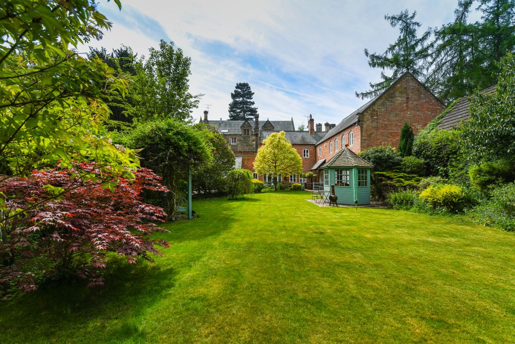 Property photo 2 of 32