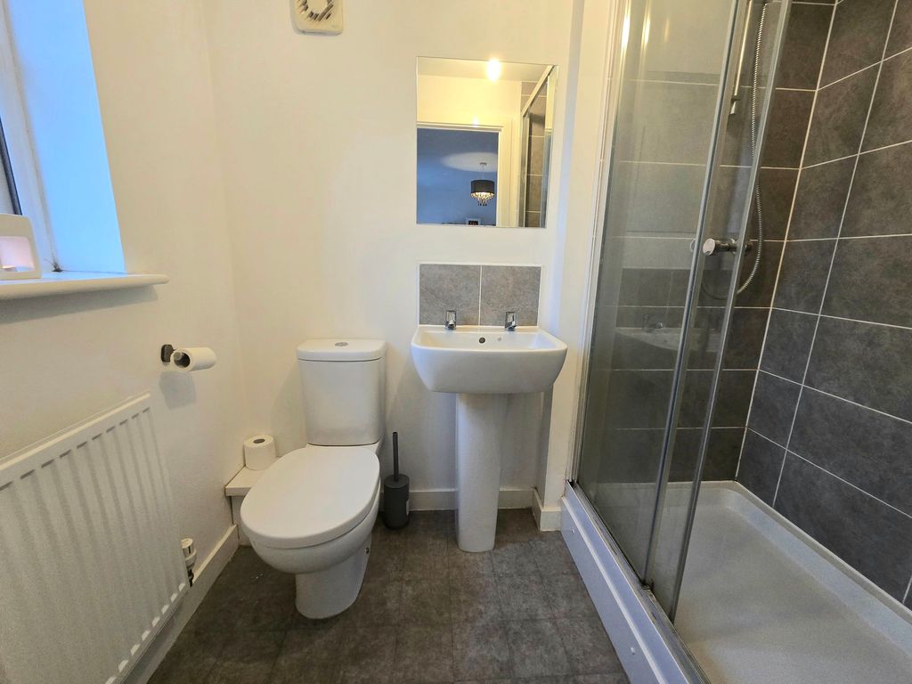 Property photo 3 of 21 En Suite