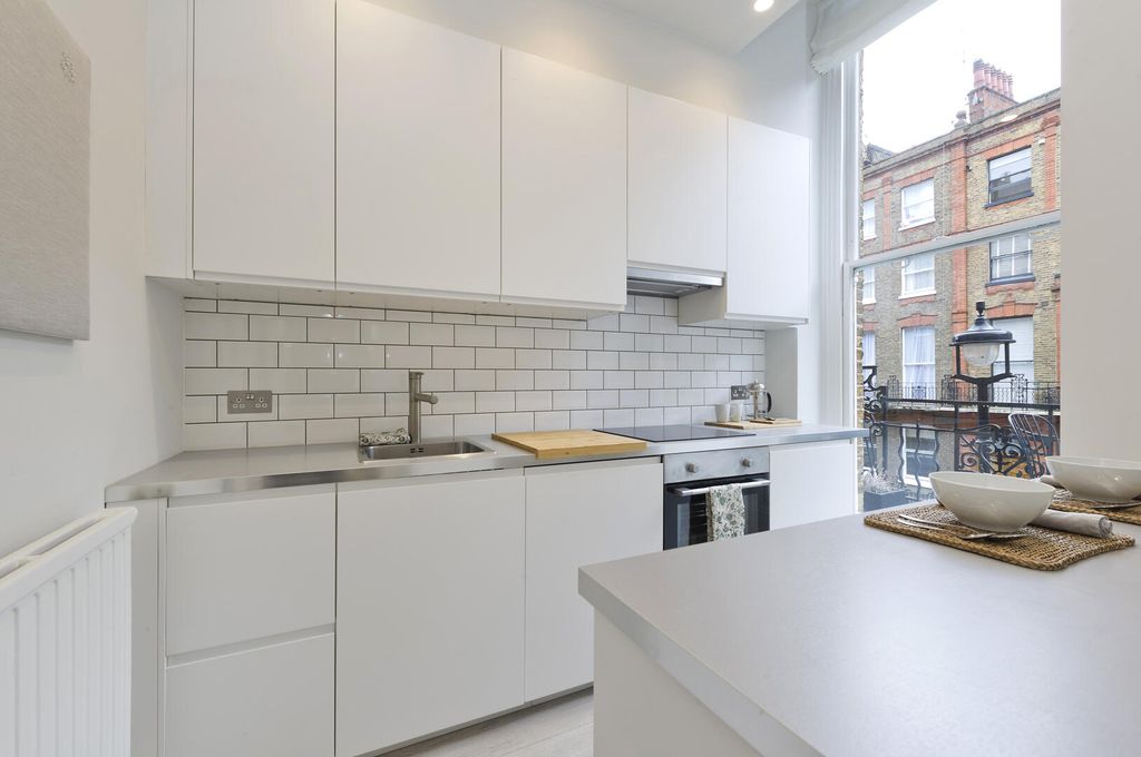 Property photo 3 of 6 Kitchen