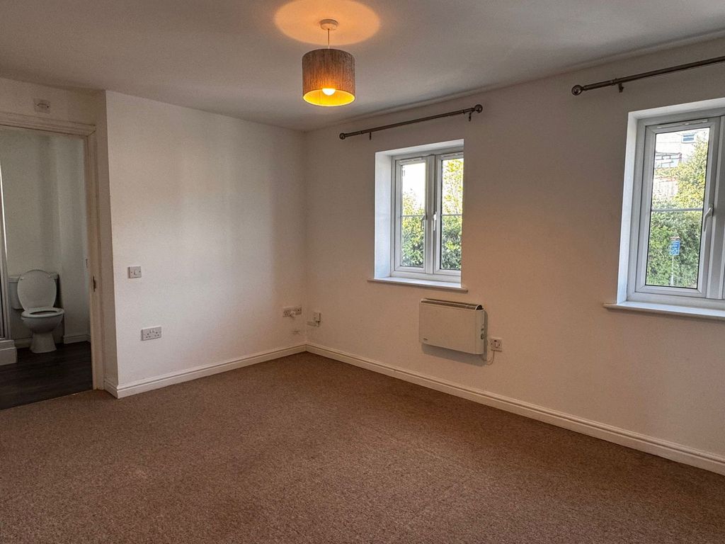 Additional image 5 of 2 bed flat to rentApartment 5E, Valley Court NP11