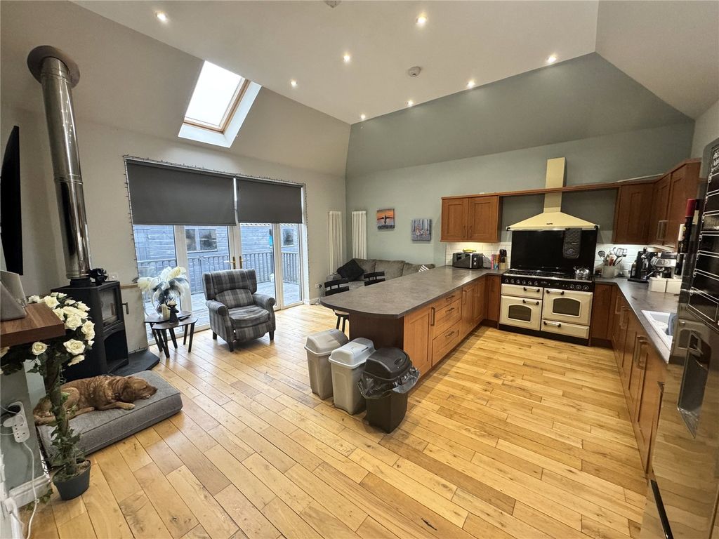 Property photo 2 of 39 Picture No. 04