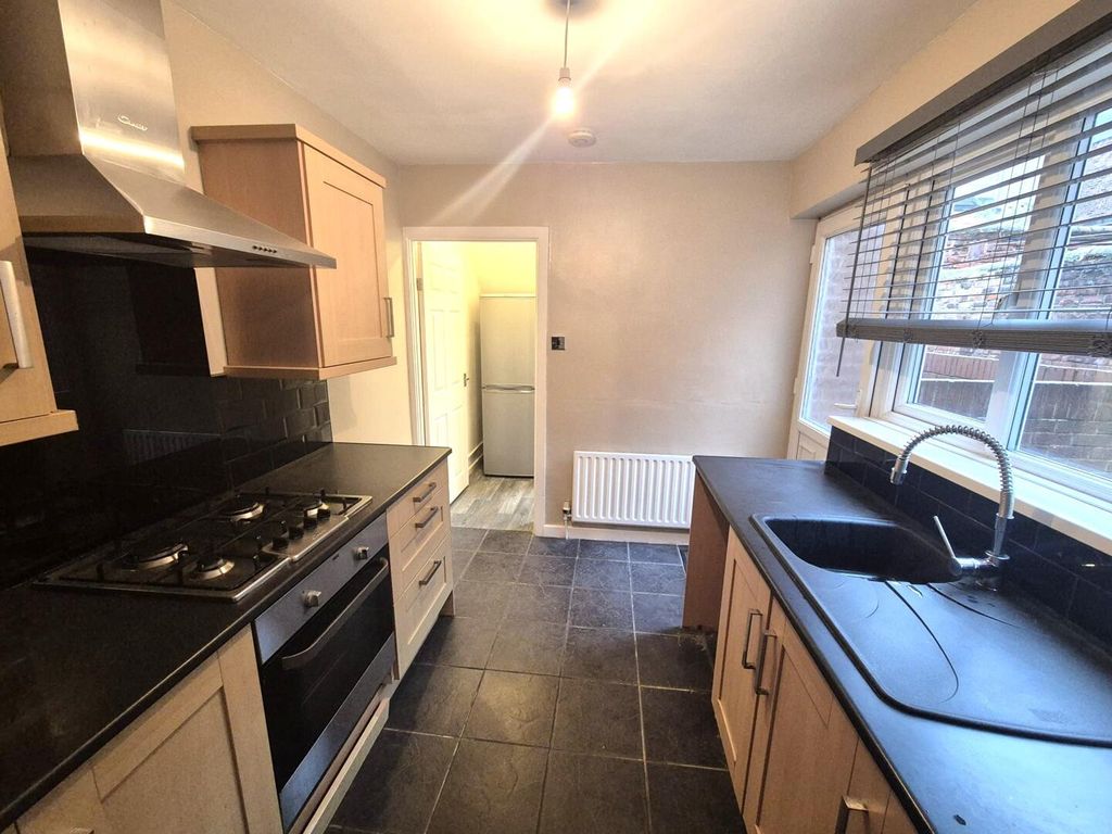 Property photo 3 of 6 Kitchen