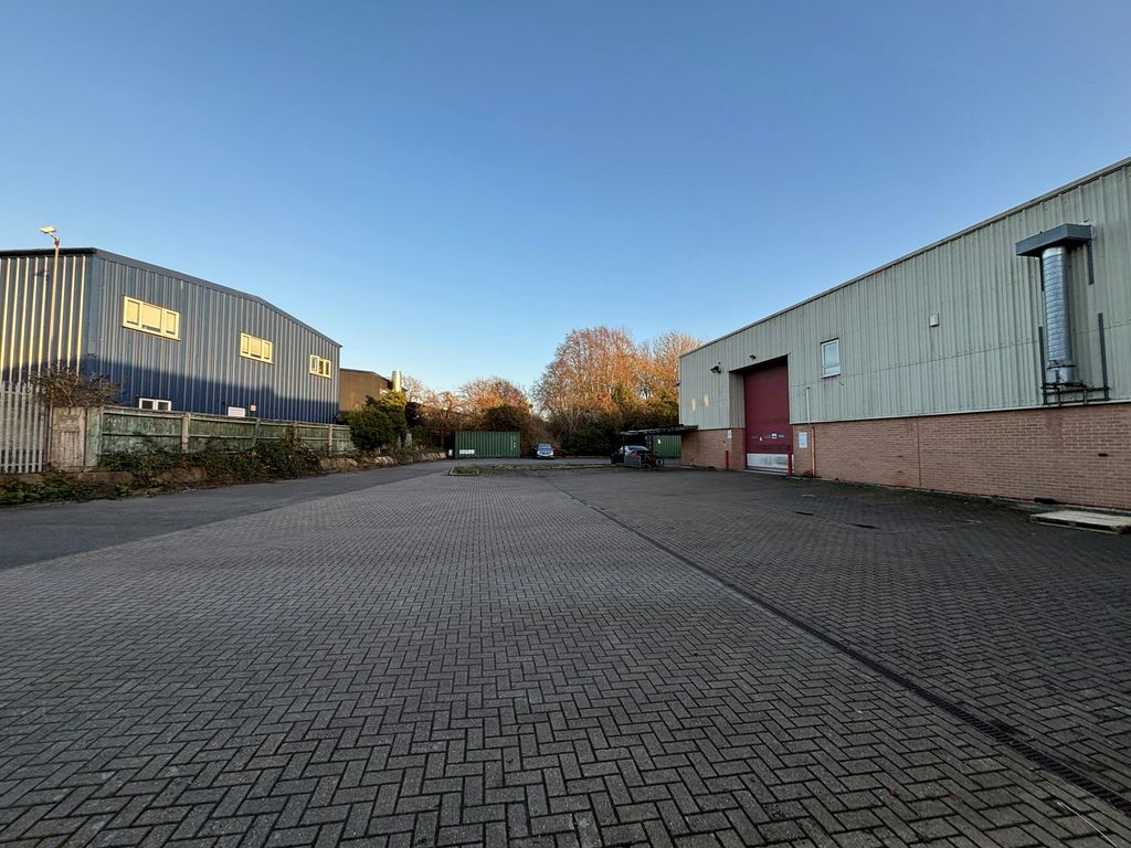 Property photo 2 of 11 Unit 7 Witan Park Rear 3.Jpg