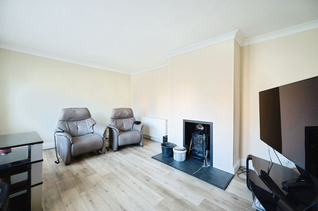 Property photo 2 of 17 Photo