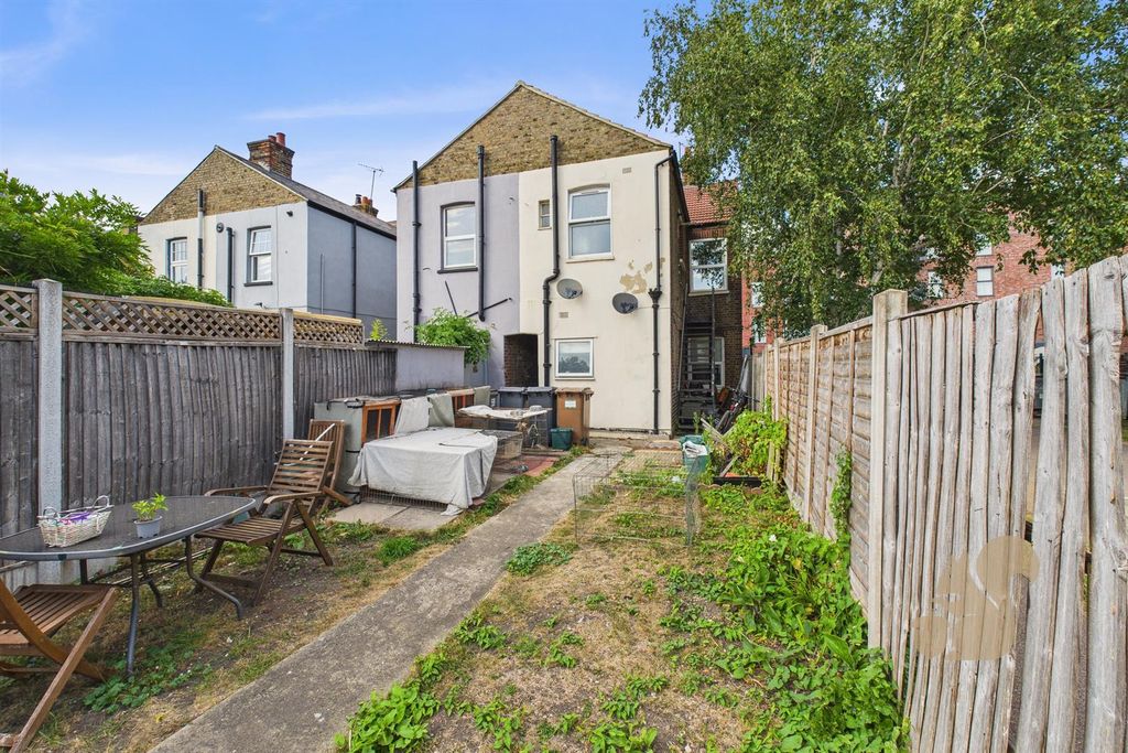 Property photo 3 of 10 Cam05668G0-Pr0013-Still012.Jpg