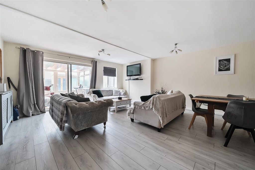 Property photo 3 of 21 For Sale By Aspire Residential | Ashacre Lane