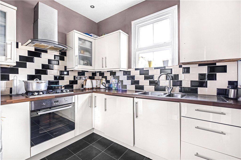 Property photo 3 of 9 Kitchen