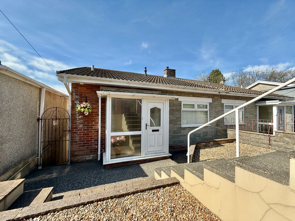 Property photo 2 of 20