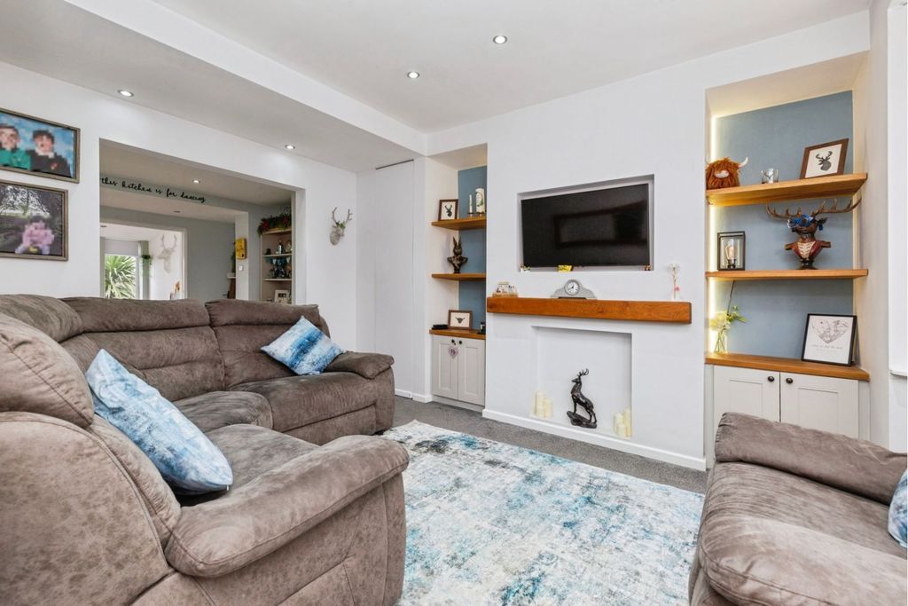 Property photo 3 of 20