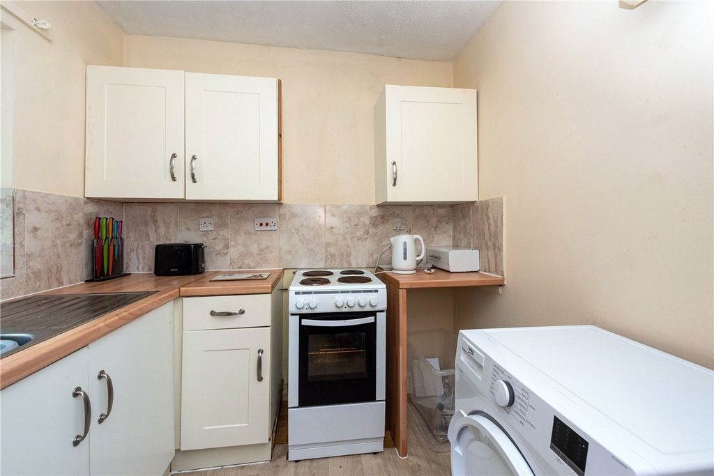 Property photo 3 of 7 Kitchen