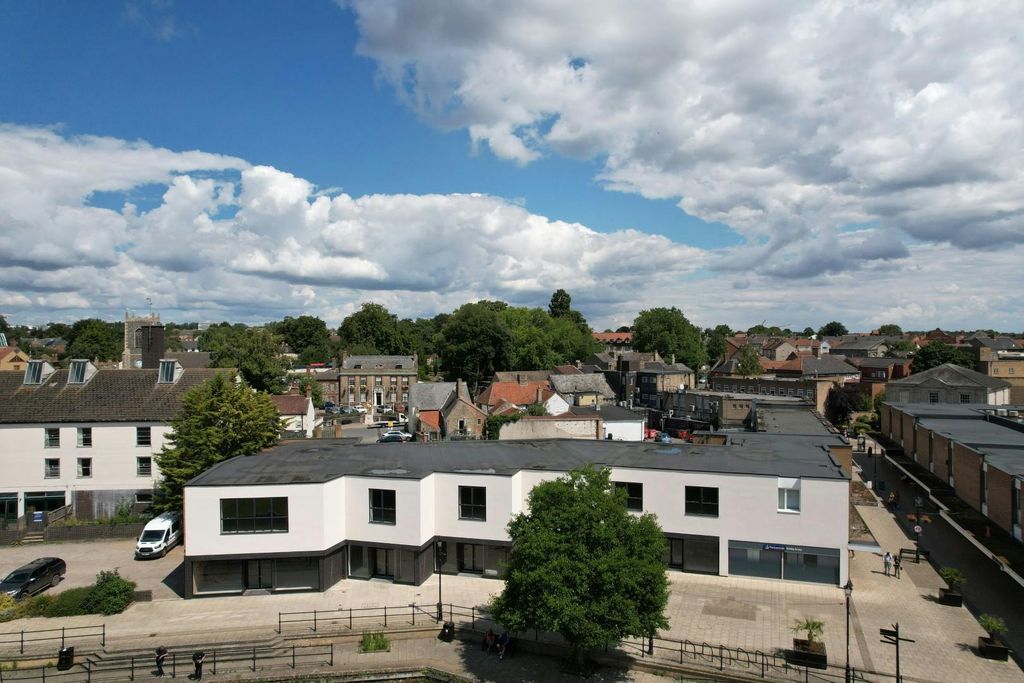 Property photo 3 of 10 Lmch8105 Large.Jpg