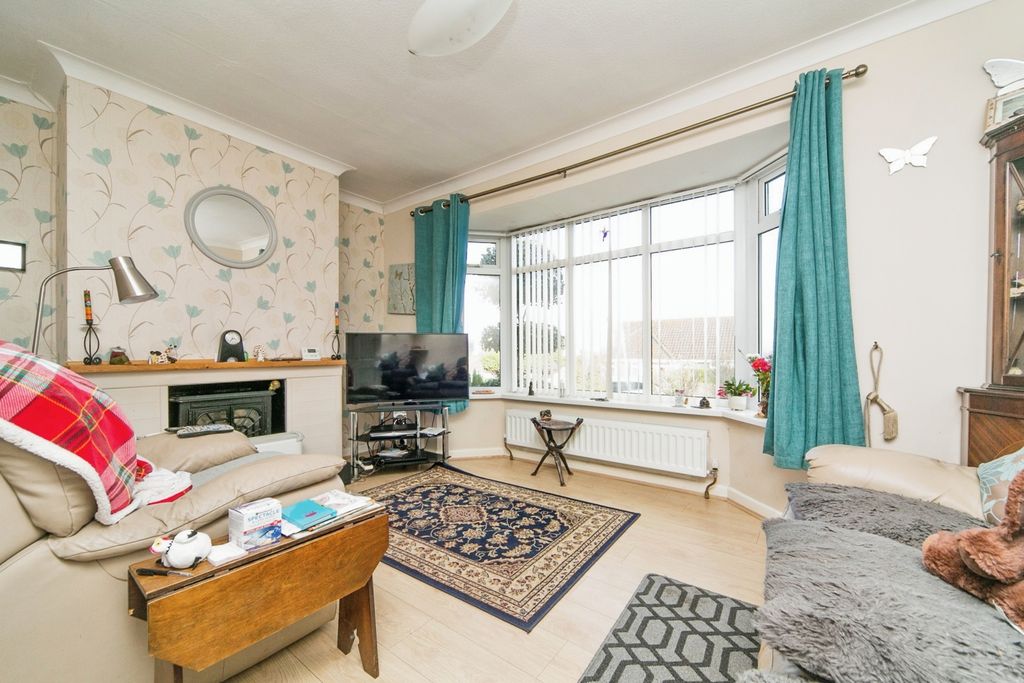 Property photo 2 of 15 Lounge