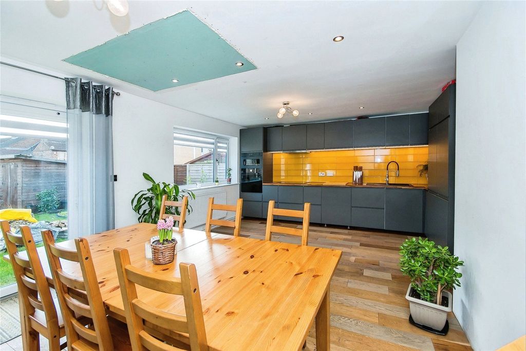 Property photo 2 of 19 Picture No. 18