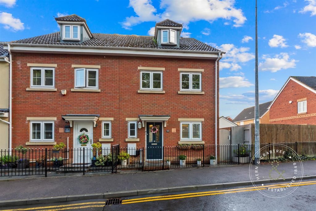 Property photo 1 of 35 Wyncliffe-Gardens-28.Jpg