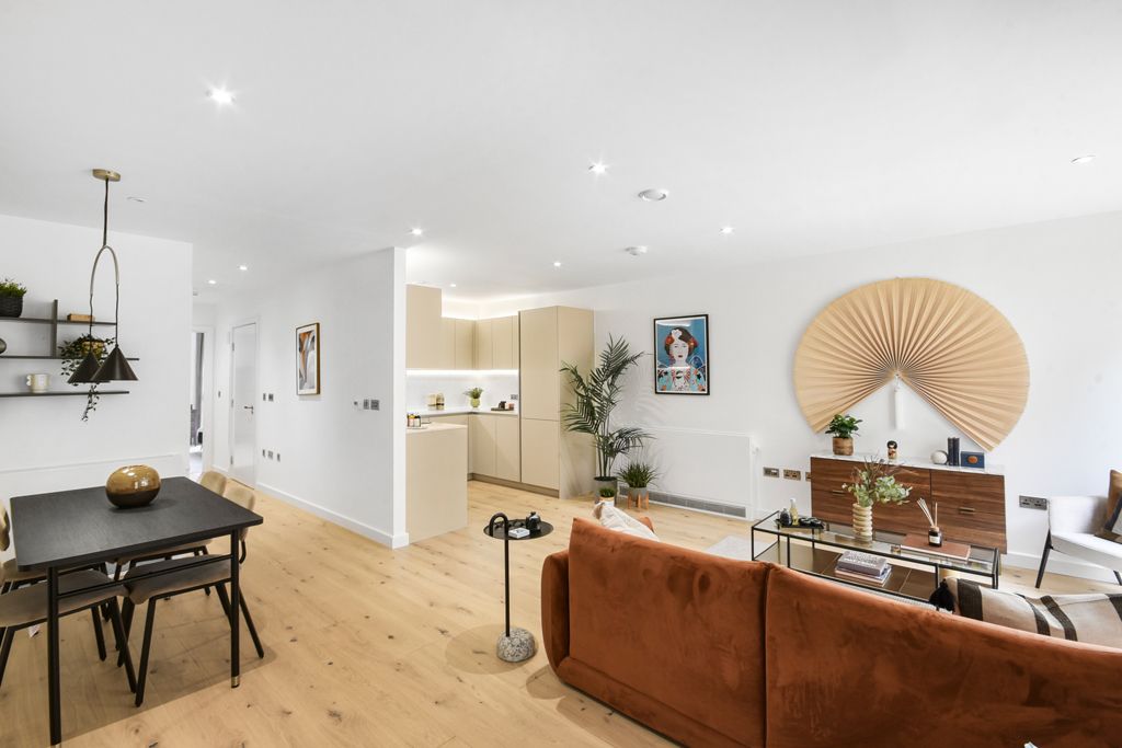 Property photo 2 of 10 King's Grove- 1 Bed Show Apt (7).Jpg