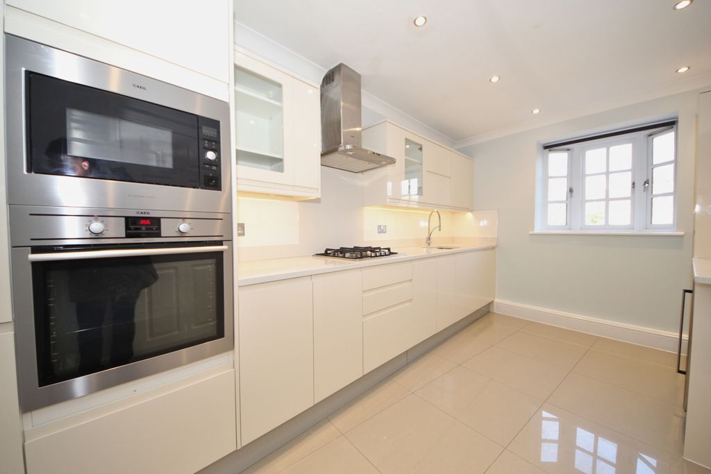 Property photo 3 of 18 Gallery
