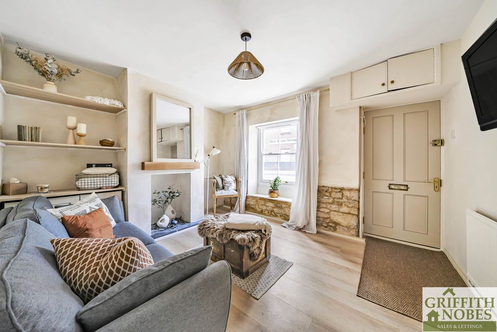 Property photo 2 of 16 Lounge