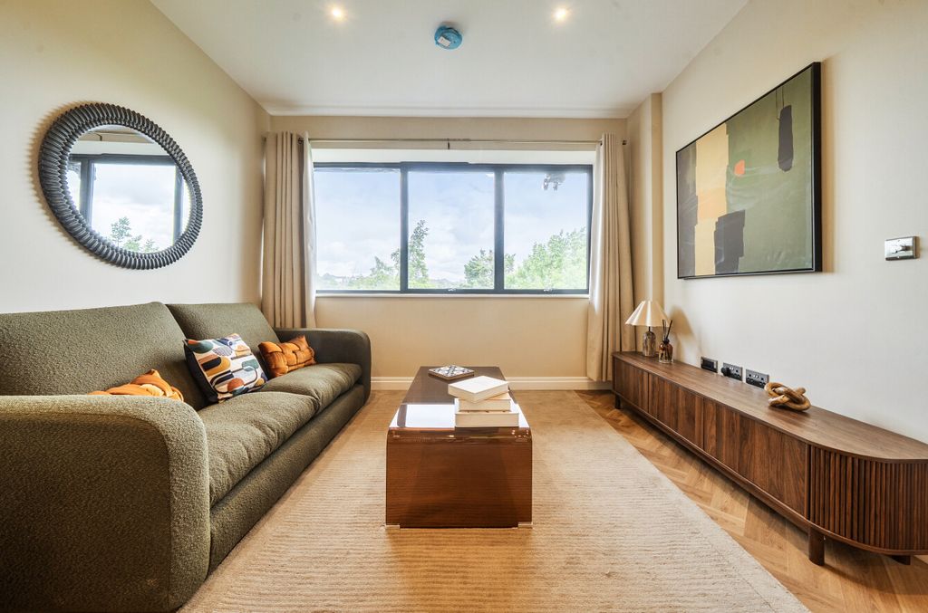 Property photo 3 of 11 Show Home