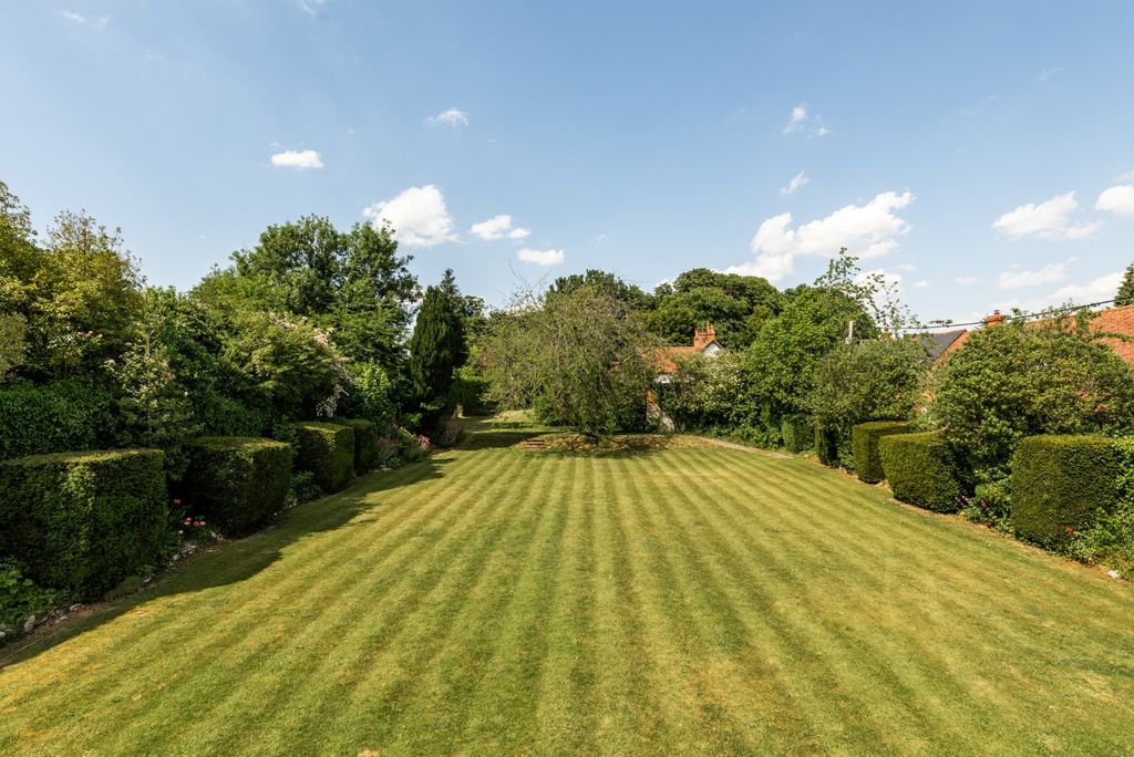 Property photo 2 of 18 Garden