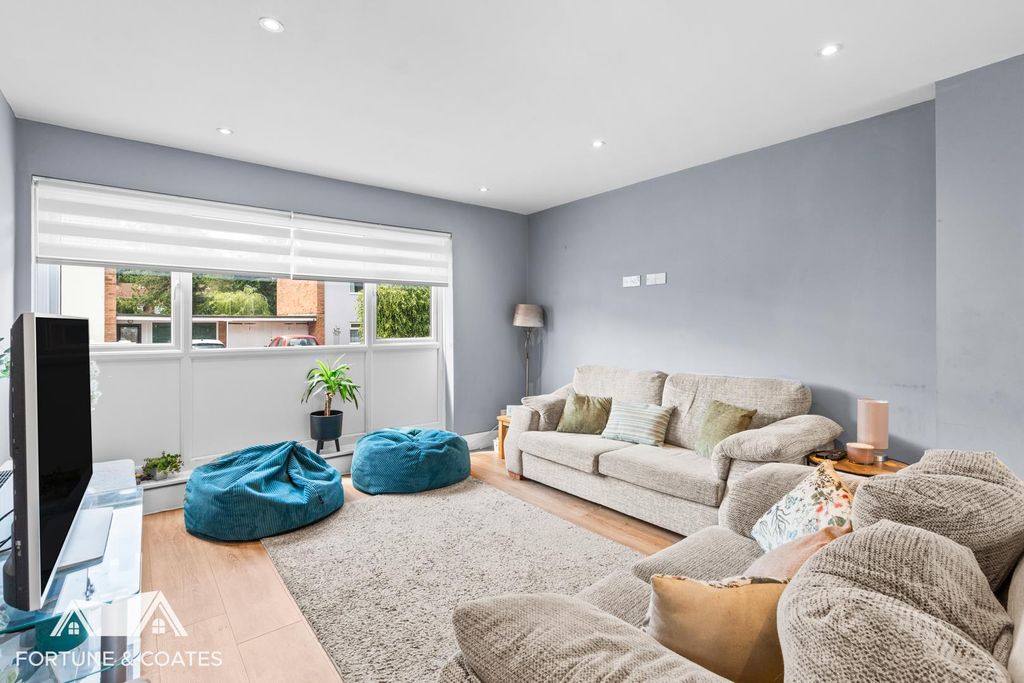 Property photo 3 of 25 Upperpark_19.Jpg