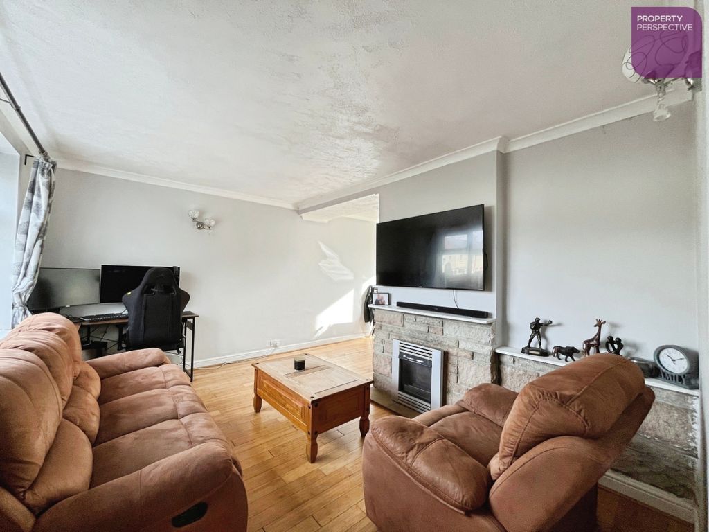 Property photo 2 of 14 Living Room