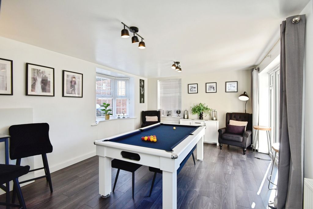 Property photo 3 of 27 Pbox-Img.Jpg