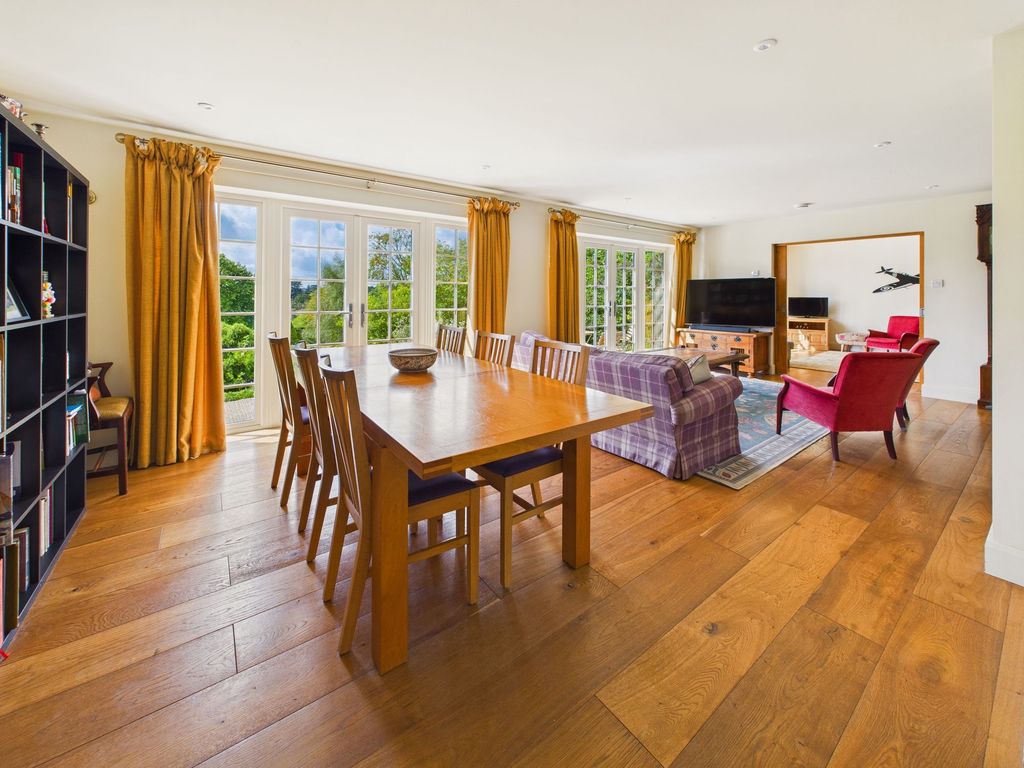 Property photo 3 of 31 Dining Area