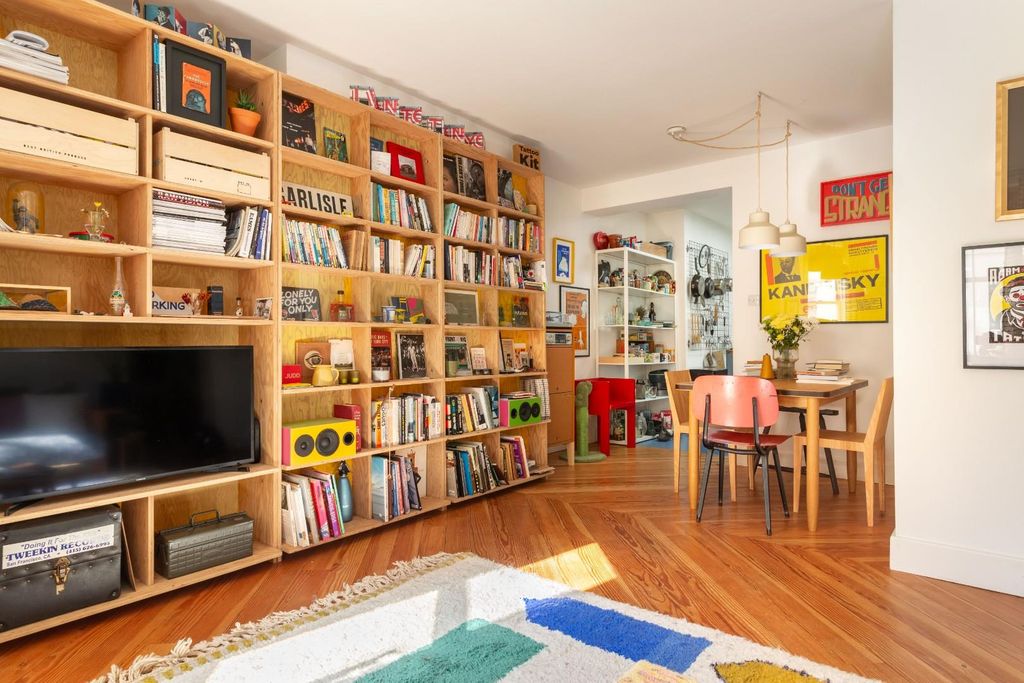 Property photo 3 of 17 Goldsmid Road-16.Jpg