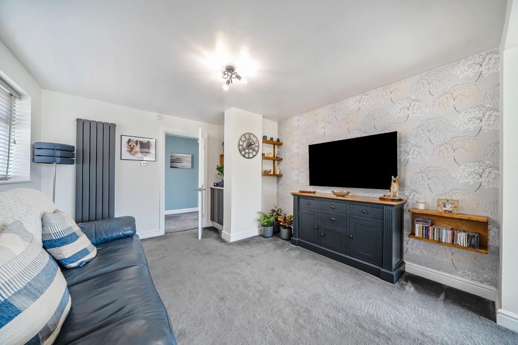 Property photo 3 of 17 Lounge.Jpg