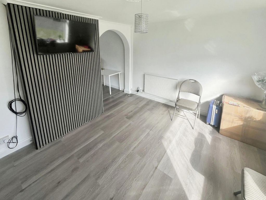 Property photo 2 of 10 Image