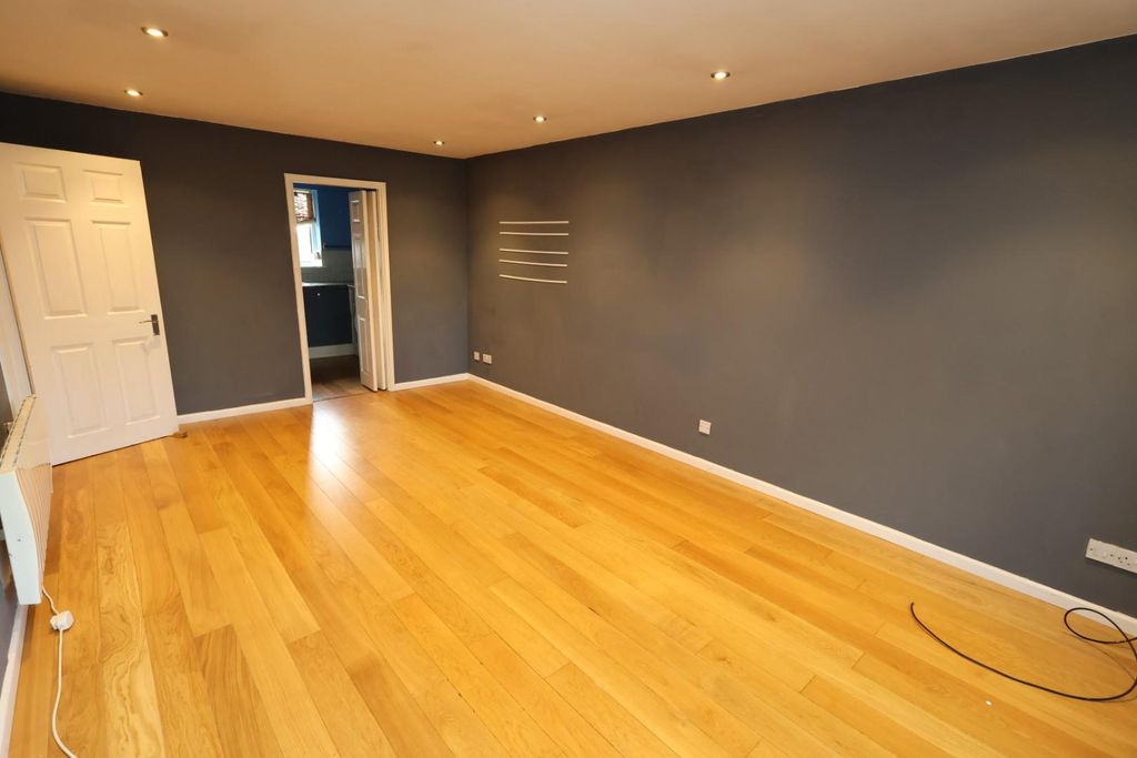 Property photo 3 of 11 2.Jpg