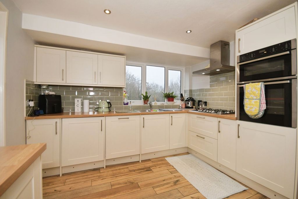 Property photo 2 of 20 Pbox-Img.Jpg