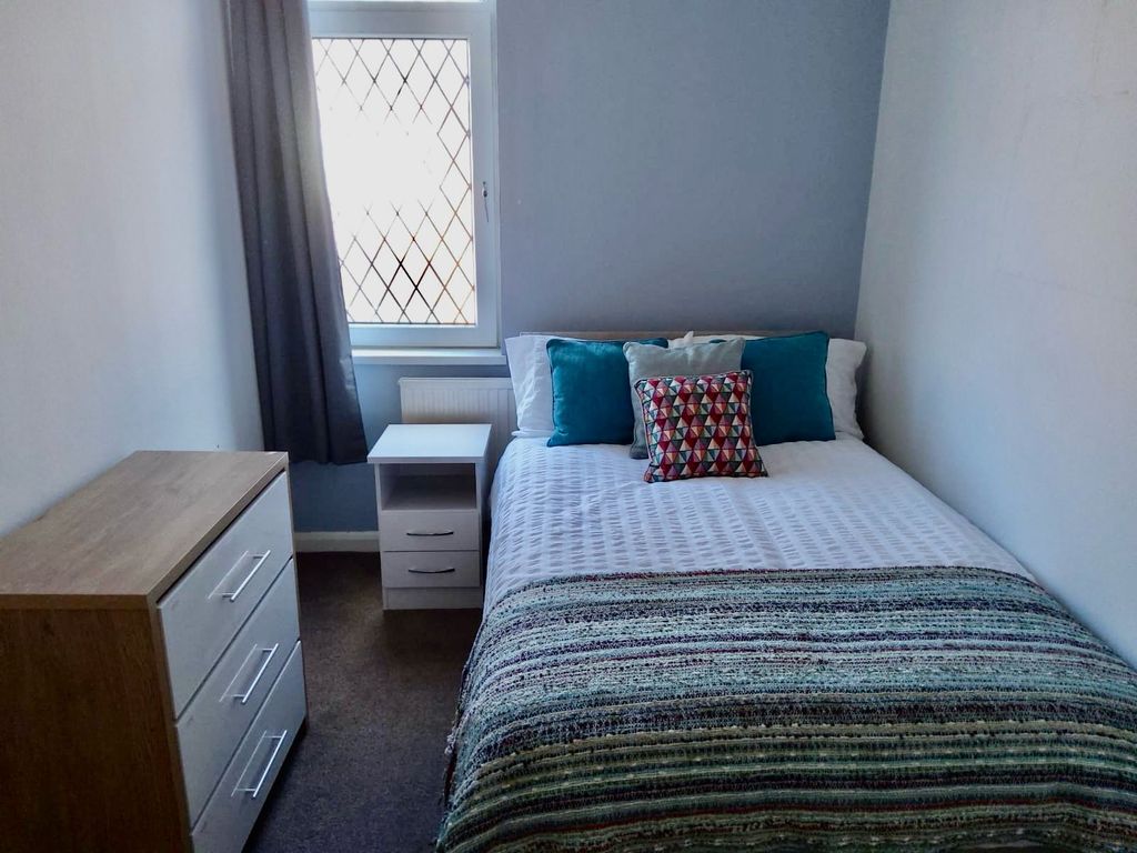 Property photo 1 of 6 4 Bed Shared House - West Street, West Yorkshire Wf9