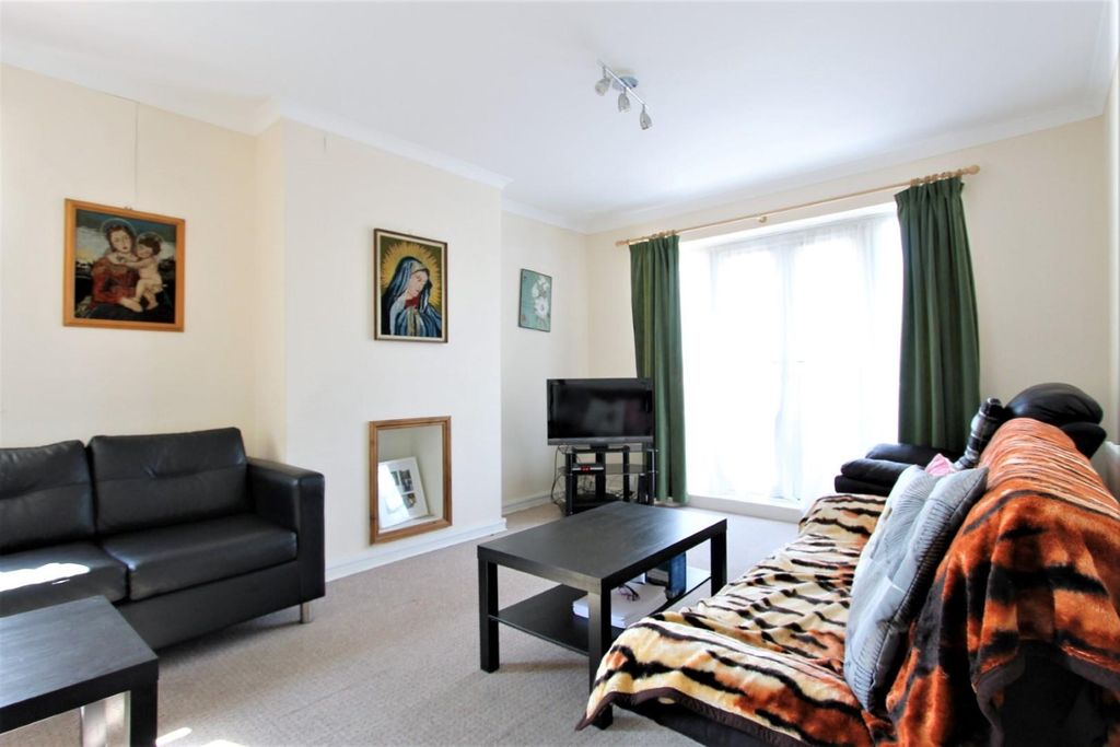 Property photo 2 of 12