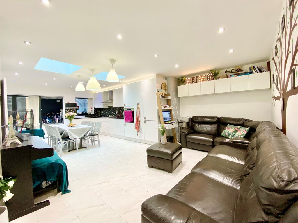 Property photo 2 of 18