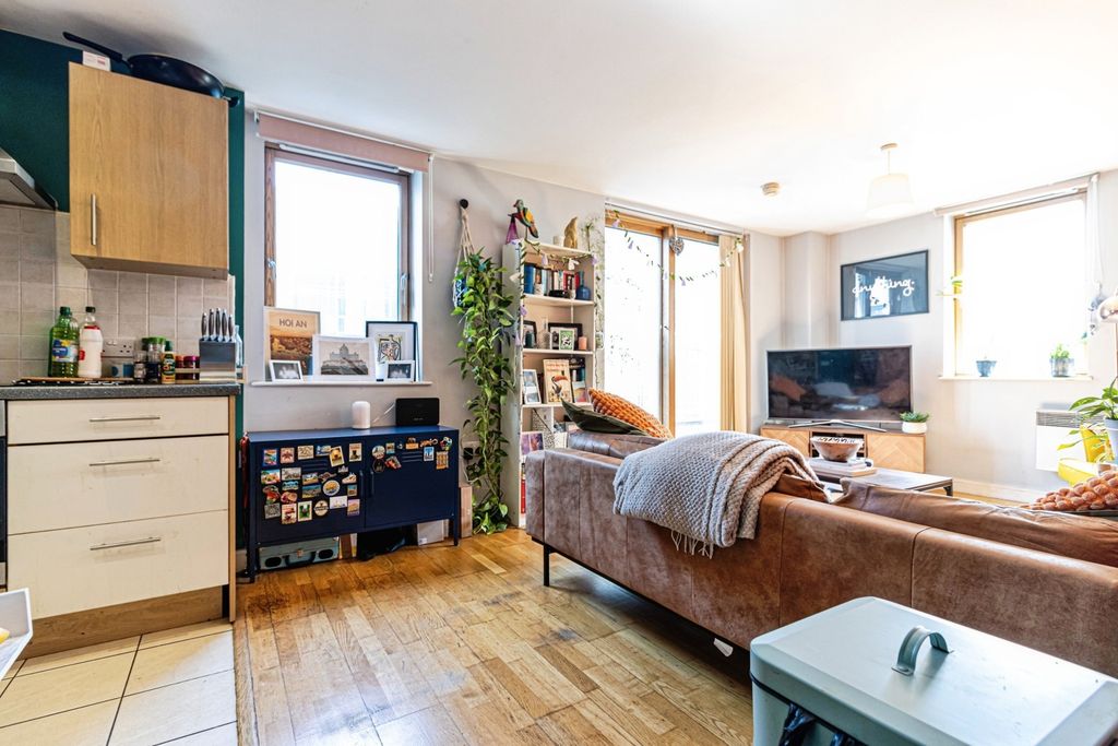 Property photo 2 of 8 Photo