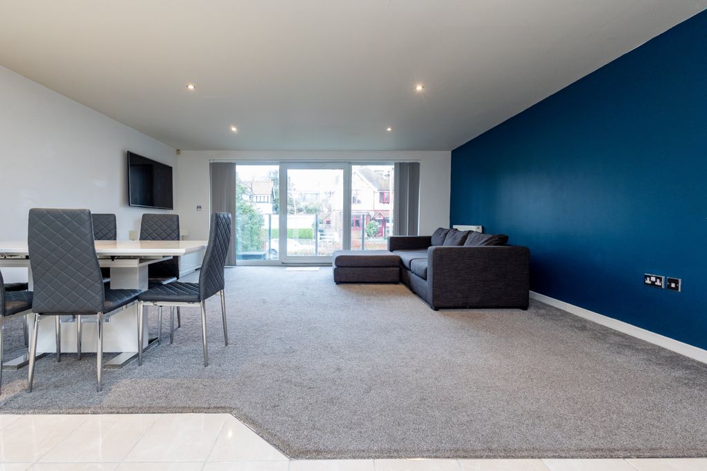 Property photo 2 of 13 R6M_2831