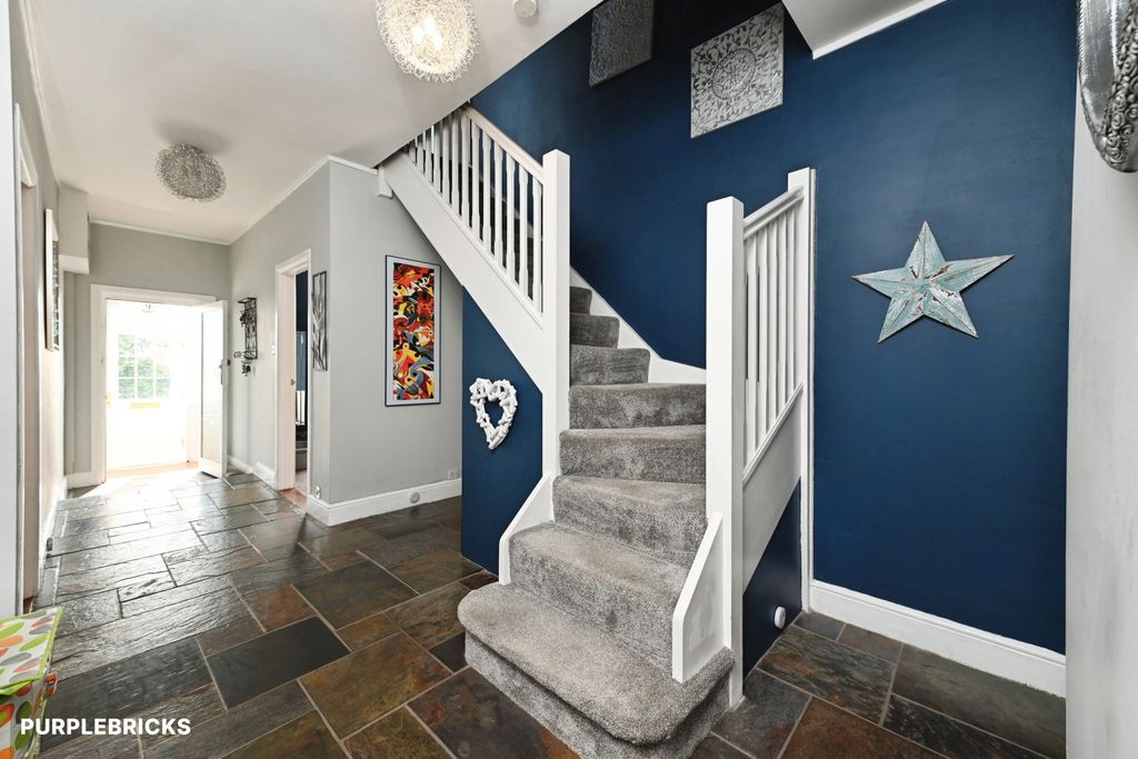 Property photo 1 of 28