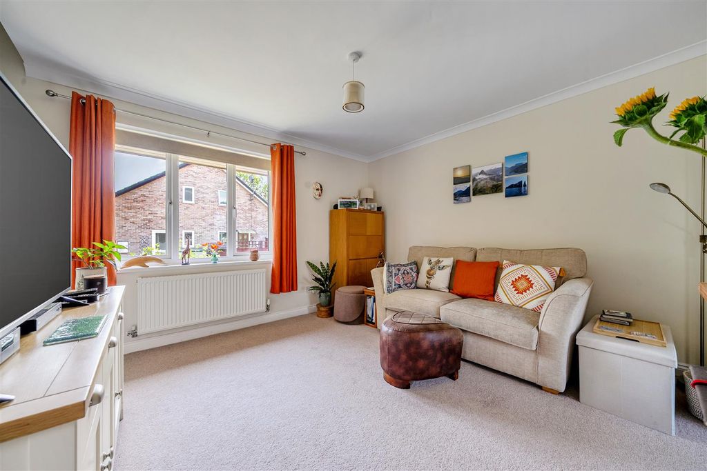 Property photo 3 of 18 Greenfield Sittingroom.Jpg