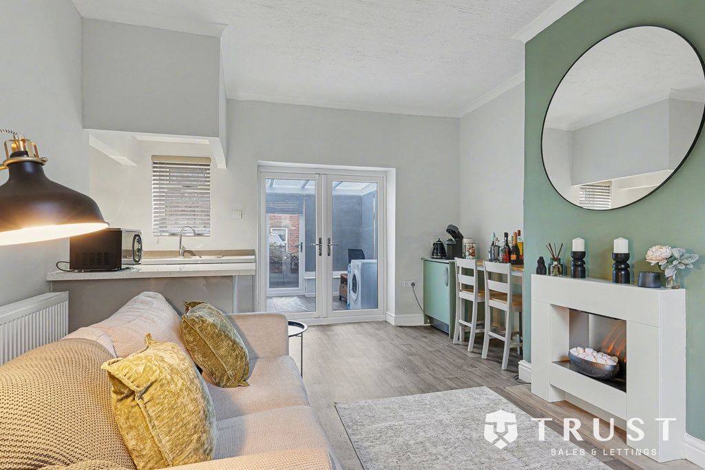 Property photo 2 of 25