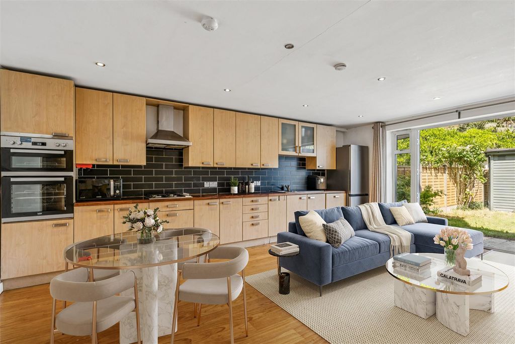 Property photo 2 of 11 For Sale - Bollo Bridge Road, W3