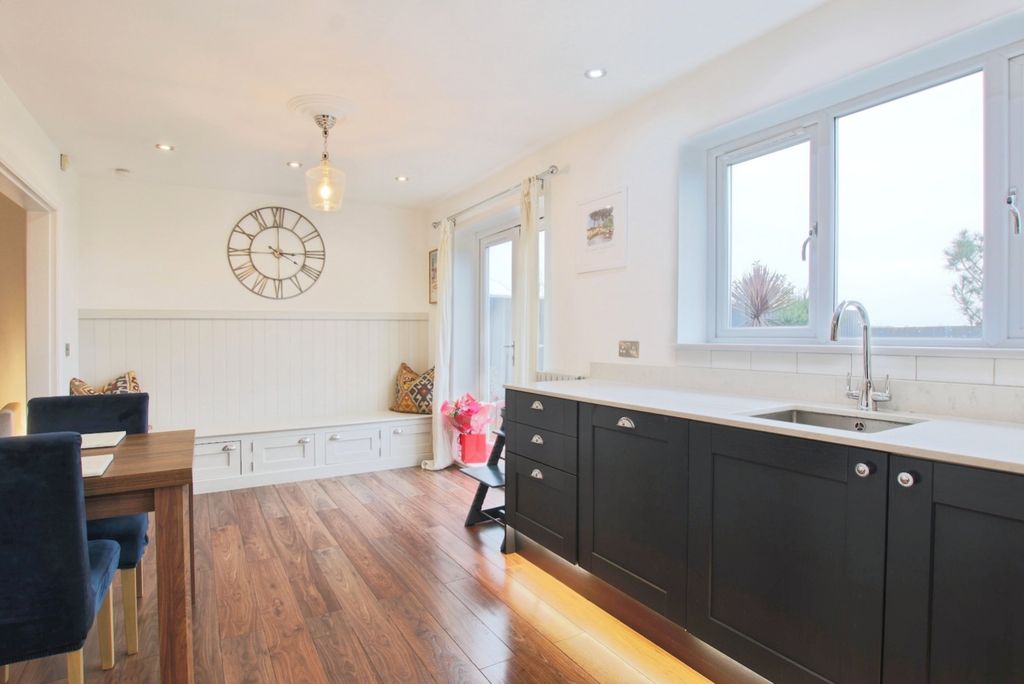 Property photo 3 of 23 4918477