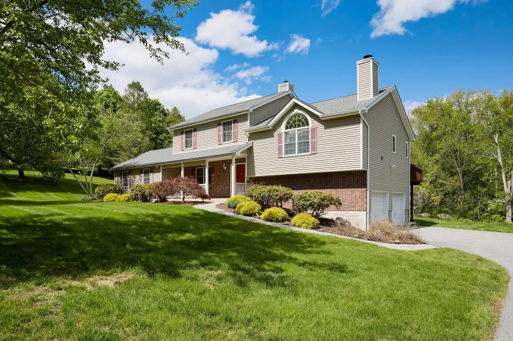 Property photo 1 of 12