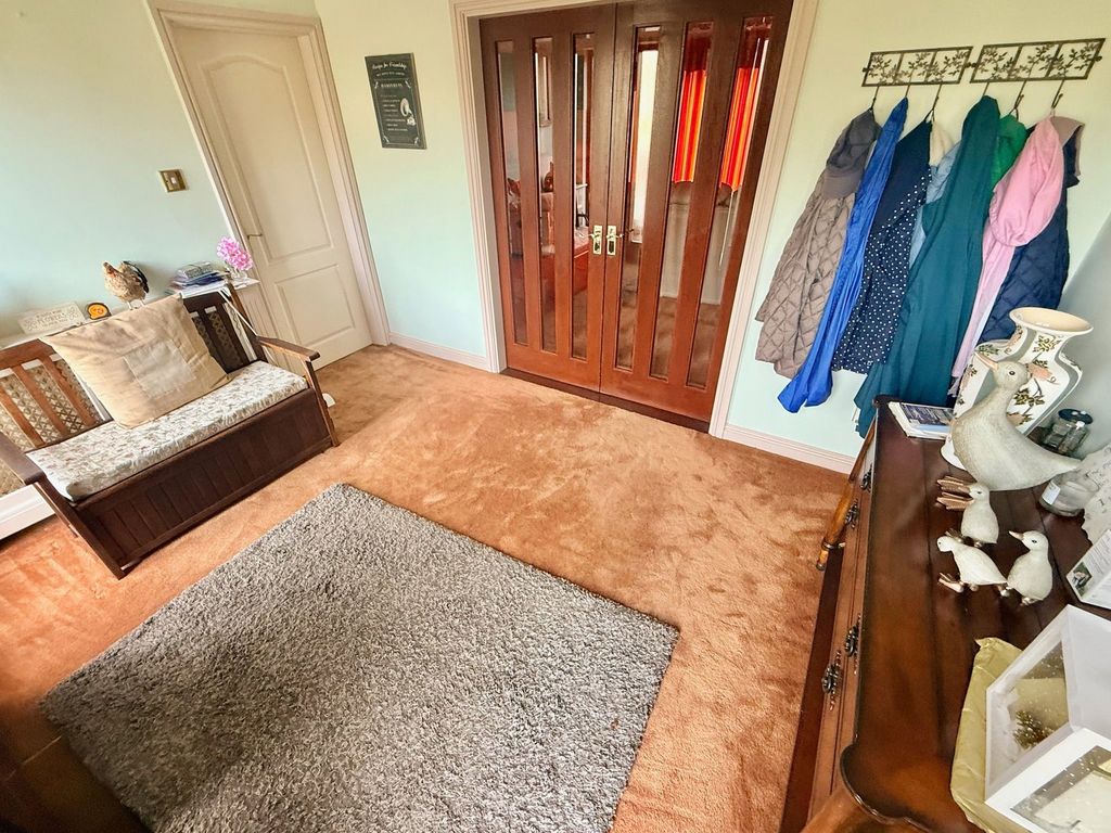 Property photo 2 of 32