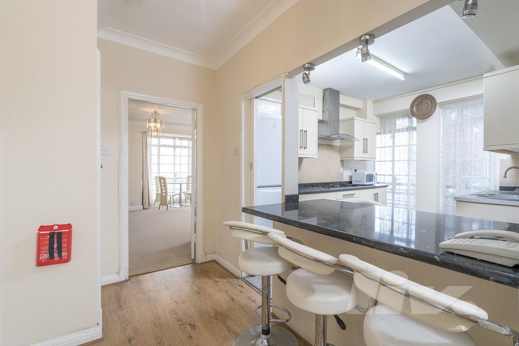 Property photo 2 of 10 Photo 8