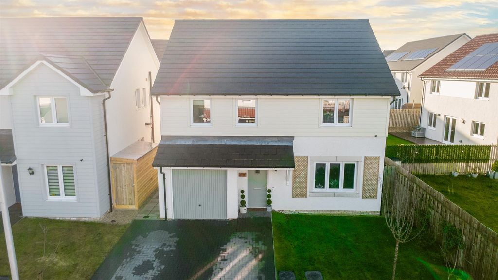 Property photo 1 of 18 Front.External.Jpg