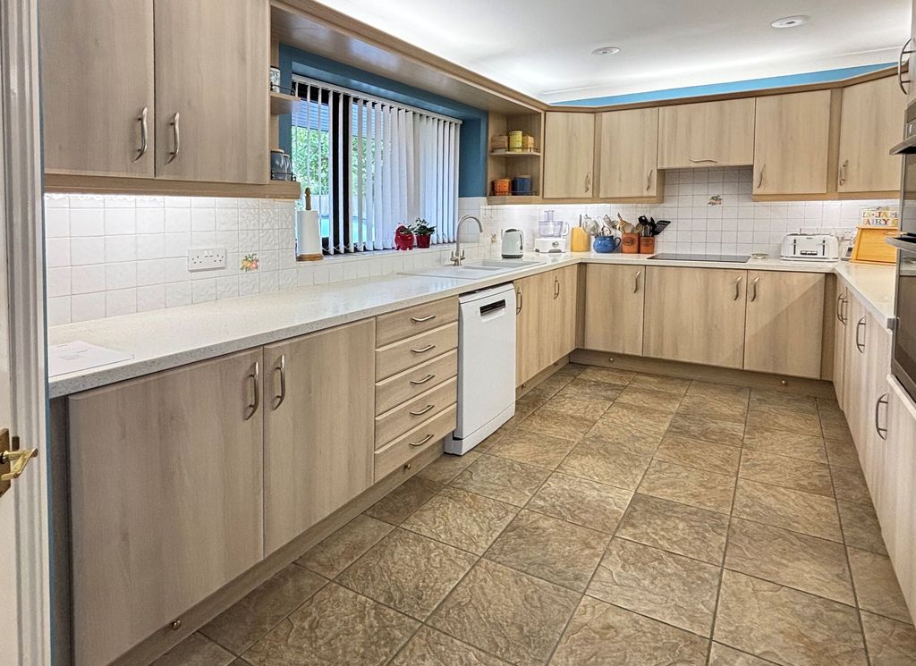 Property photo 3 of 25 Kitchen 1