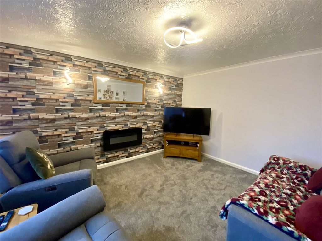 Property photo 2 of 18 Picture No. 01