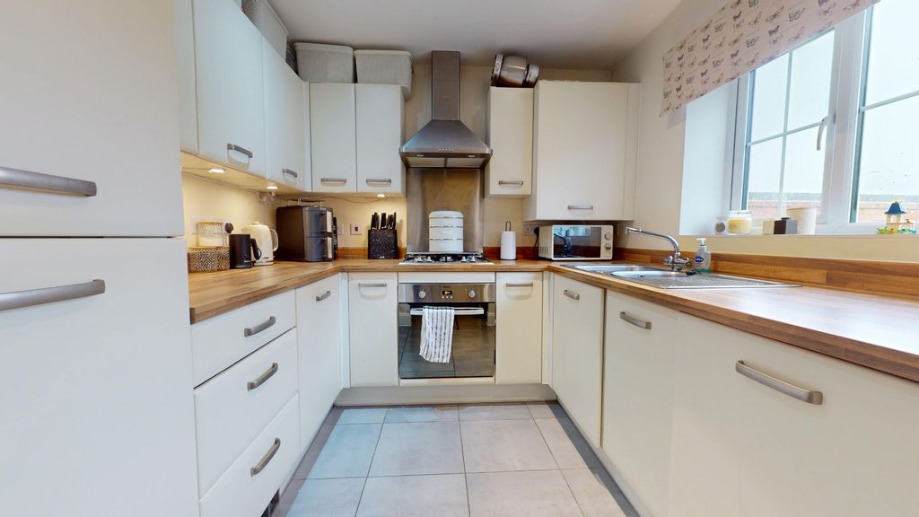 Property photo 2 of 16 4805171